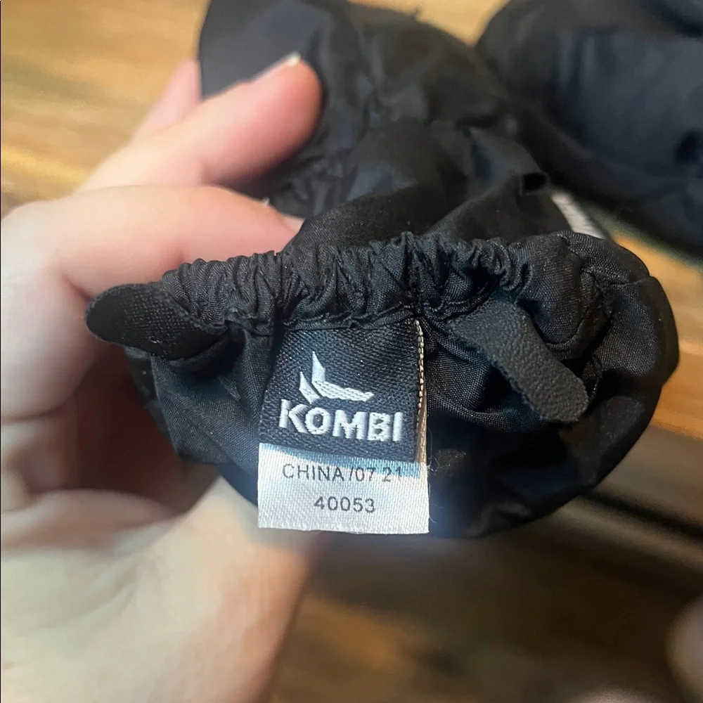 Kombi Kids Black Pull On Mittens Size XS